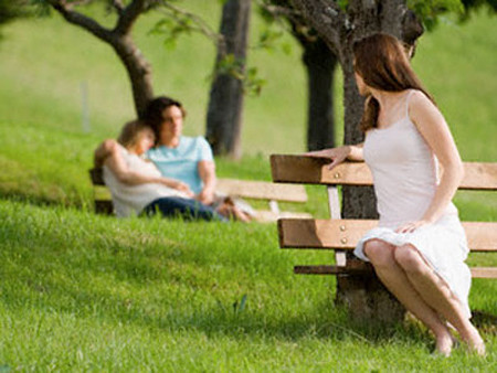 Đừng vội cười khi là người tình hạnh phúc, em nhé