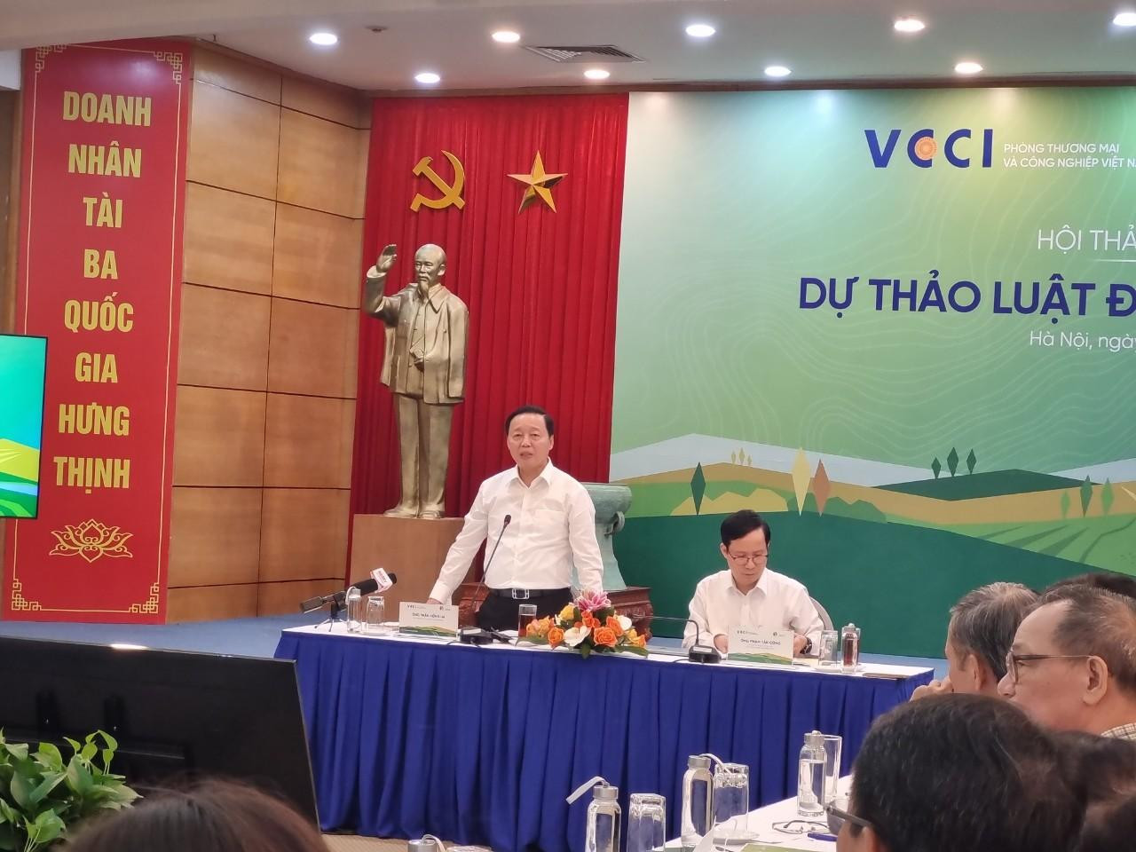 Bộ trưởng Bộ Tài nguyên và môi trường Trần Hồng Hà phát biểu tại hội thảo. Ảnh: Ngọc Mai