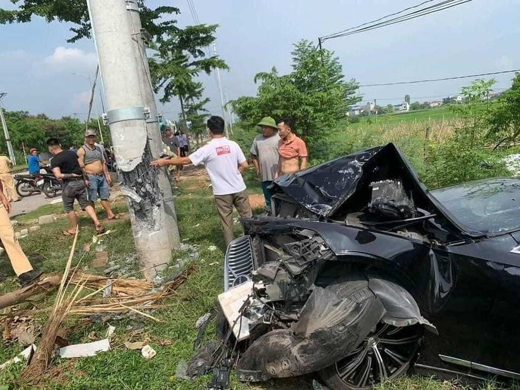 Xe Volvo S90 tai nạn tại Vĩnh Phúc. Ảnh: OFFB