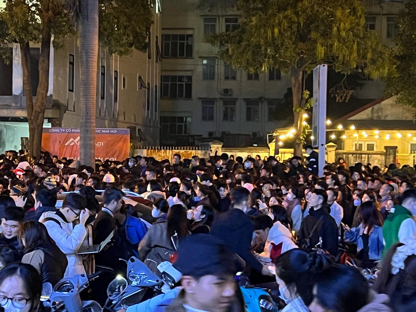 Rực rỡ pháo hoa đón năm mới 2025 ảnh 100 Rực rỡ pháo hoa đón năm mới 2025 ảnh 100