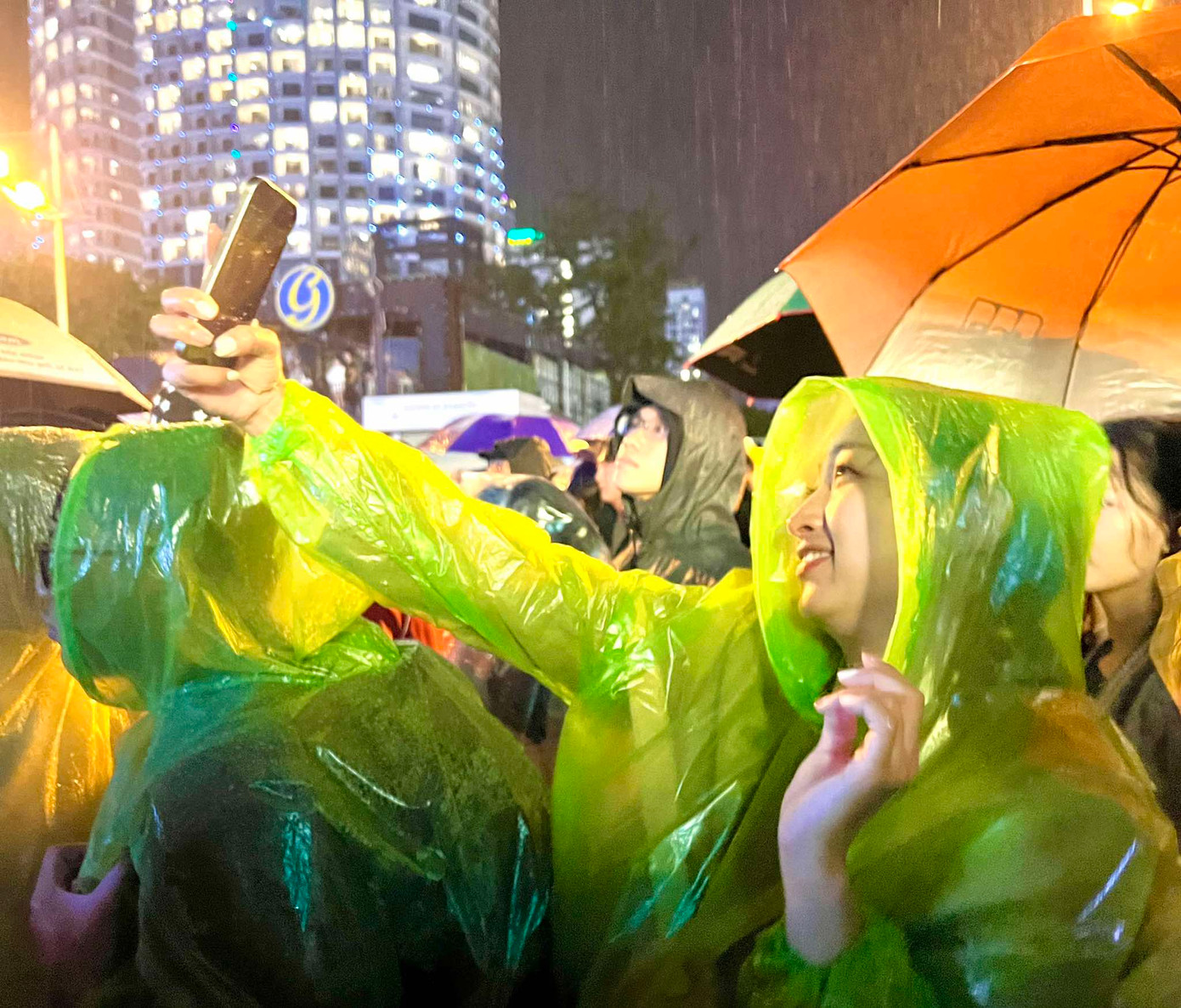 Rực rỡ pháo hoa đón năm mới 2025 ảnh 114 Rực rỡ pháo hoa đón năm mới 2025 ảnh 114