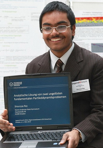 Shouryya Ray, 16 tuổi, đã giải được bài toán 350 tuổi của Isacc Newton mà chưa ai từng giải được - Ảnh: DailyMail