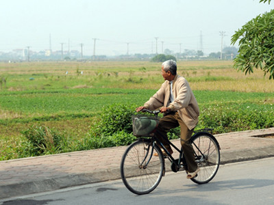 Cánh đồng rộng lớn bên con đường dẫn vào xã Thượng Cát (huyện Từ Liêm, Hà Nội). Nhiều khả năng Thượng Cát sẽ trở thành phường cực Bắc của nội thành Thủ đô. Ảnh: Quý Đoàn.