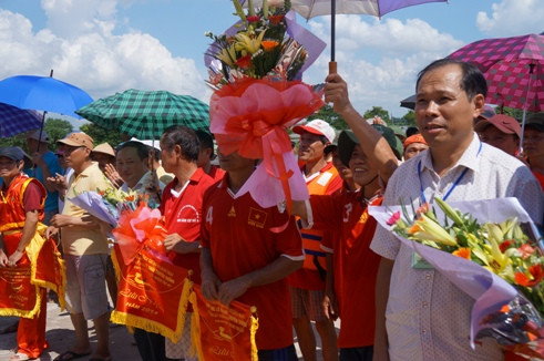 Cả nghìn người theo dõi lễ hội thi bơi chải giữa Thủ đô ảnh 12