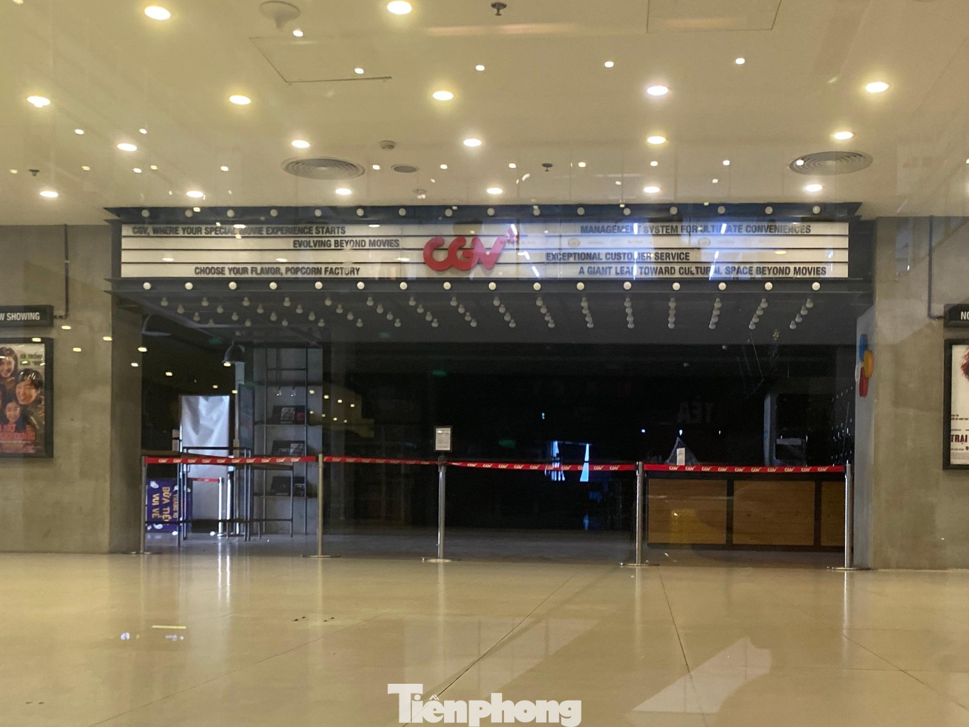 Rạp chiếu phim thông báo đóng cửa từ tháng 11/2020. Sau đó, khu vui chơi trẻ em, nhà hàng,… cùng tầng cũng lần lượt rời đi. Trước đó, đây là một trong những tầng sầm uất nhất tại đây