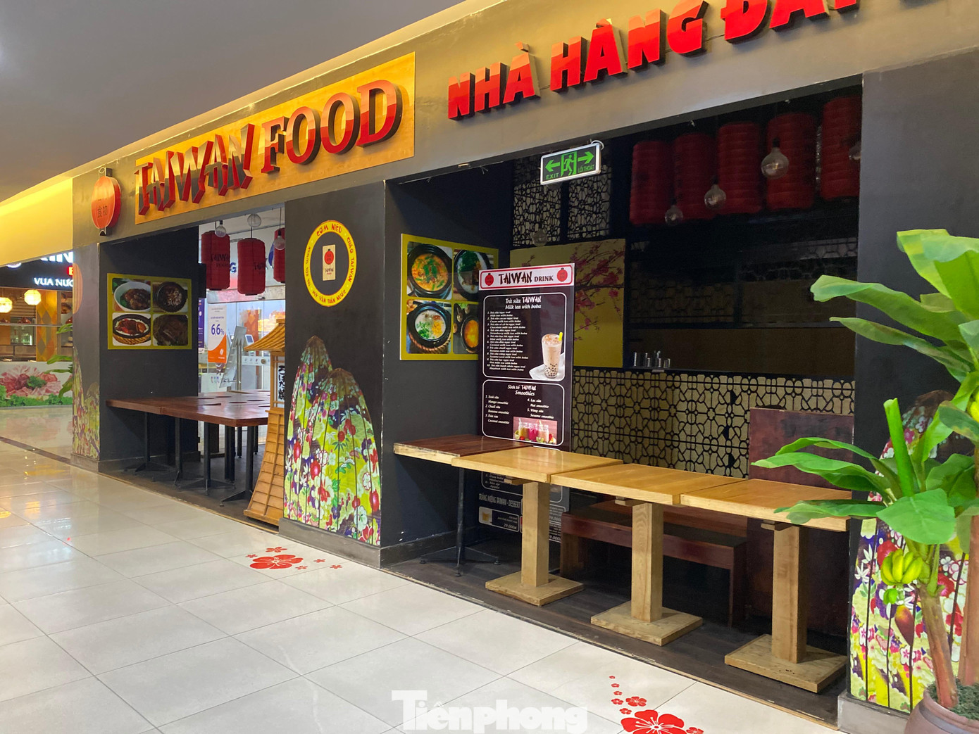 Nằm ở trung tâm quận Đống Đa (Hà Nội), một TTTM khác cũng chịu chung cảnh vắng vẻ. Ngành hàng ẩm thực chiếm số lượng áp đảo trong số quầy hàng đóng cửa