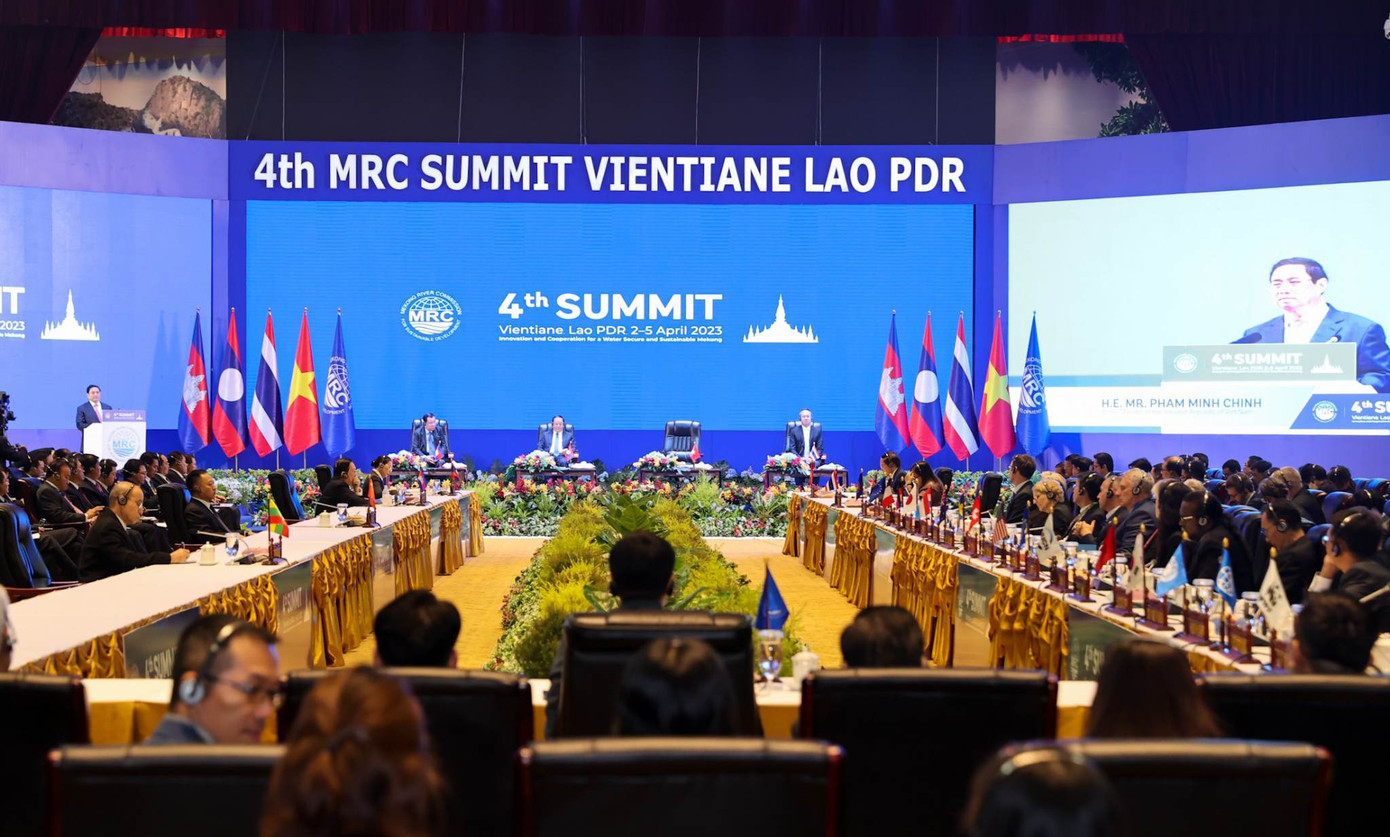 Quang cảnh phiên họp. Quang cảnh phiên họp.