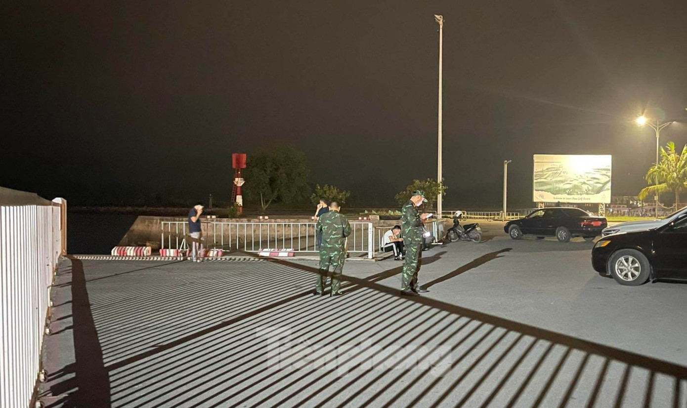 Lực lượng quân đội ở vòng ngoài (ảnh: Hoàng Dương).