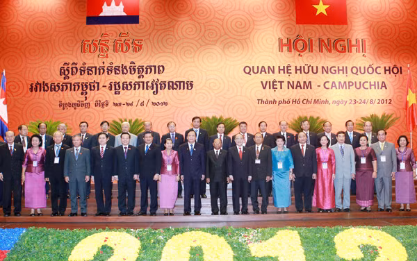 Đoàn đại biểu Quốc hội hai nước Việt Nam - Campuchia tham gia Hội nghị. Ảnh: TTXVN