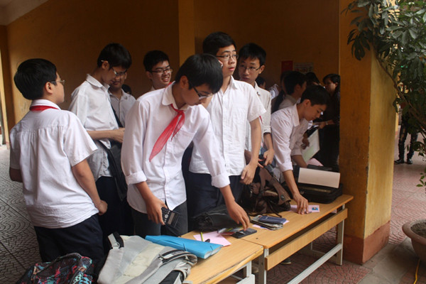 Để đảm báo tính nghiêm túc, thí sinh đều phải đề đồ dùng cá nhân như túi, điện thoại, máy tính ngoài phòng thi