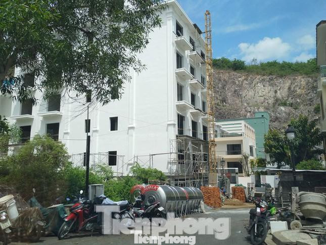 Sau 2 năm quyết định cưỡng chế biệt thự xây vượt tầng tại Ocean View Nha Trang đến nay vẫn chưa xử lý xong.