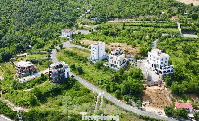 Tỉnh ủy Khánh Hòa yêu cầu khẩn trương xử lý các biệt thự vượt tầng tại dự án Nha Trang Seapark. Tỉnh ủy Khánh Hòa yêu cầu khẩn trương xử lý các biệt thự vượt tầng tại dự án Nha Trang Seapark.