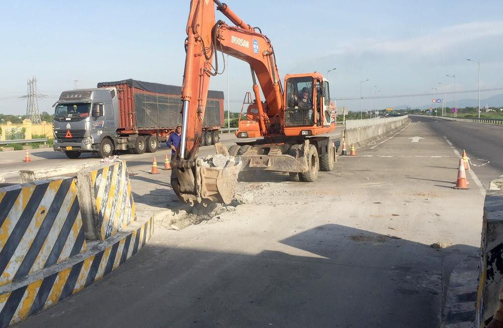 Việc thi công hệ thống thu phí tự động vẫn phải đảm bảo khai thác các tuyến cao tốc. Việc thi công hệ thống thu phí tự động vẫn phải đảm bảo khai thác các tuyến cao tốc.