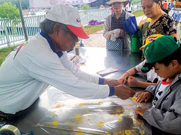 Những nét văn hoá dân gian có sức hút kỳ lạ trong hơi thở hiện đại ảnh 1