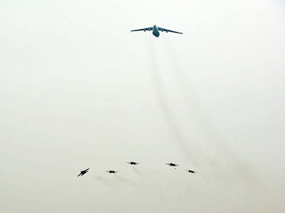 Trưa 2/4, phi đội biểu diễn 