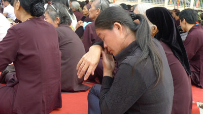 Chị Hoàng Thị Canh chưa nguôi nỗi đau mất đứa con 20 tuổi. ảnh: Đình Thắng