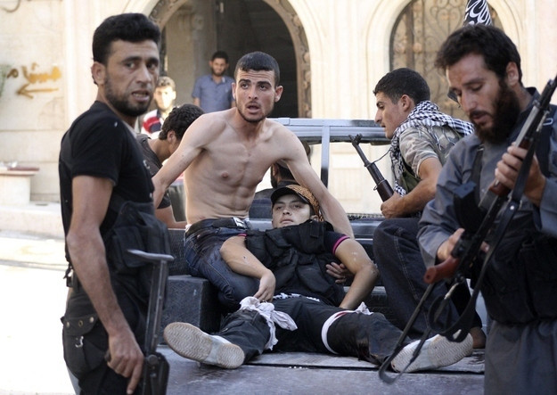 Làm lá chắn sống nơi tiền tuyến