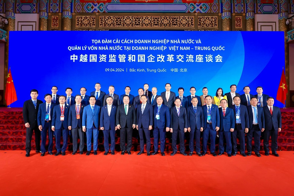 Đoàn đại biểu CMSC tham dự tọa đàm chụp hình lưu niệm.