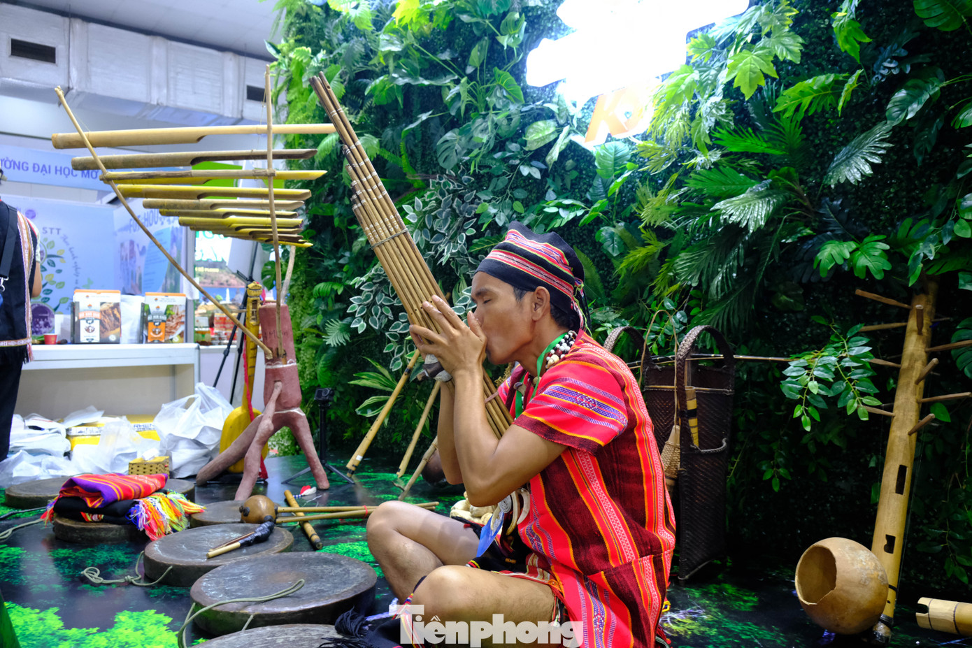 Du khách có cơ hội trải nghiệm văn hóa 3 miền ngay tại hội chợ.