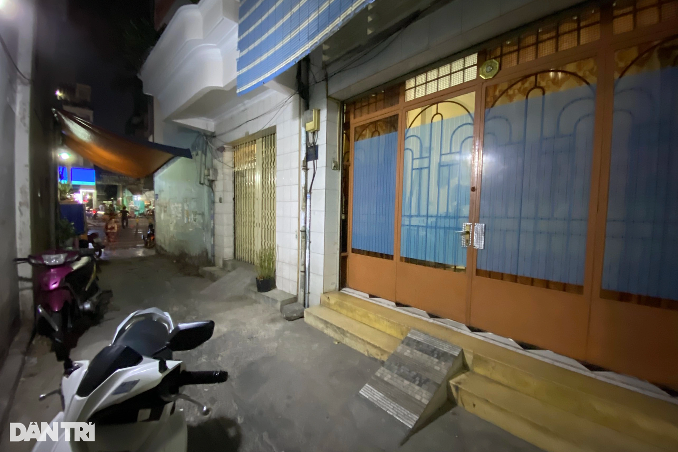 Nhà dân luôn trong cảnh đóng cửa (Ảnh: Hạ Di).