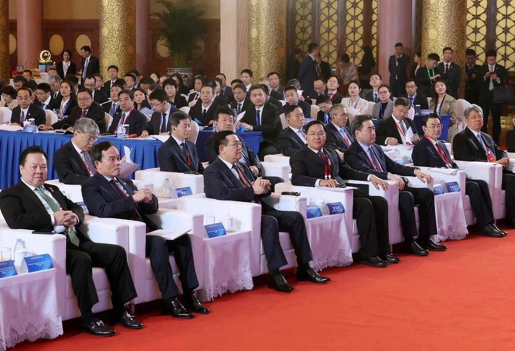 Các đại biểu dự tọa đàm.