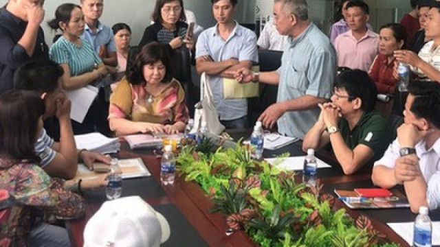 Bà Trần Thị Mỹ Hiền (áo vàng, ngồi) lúc chưa đi bệnh viện tâm thần. Bà Trần Thị Mỹ Hiền (áo vàng, ngồi) lúc chưa đi bệnh viện tâm thần.