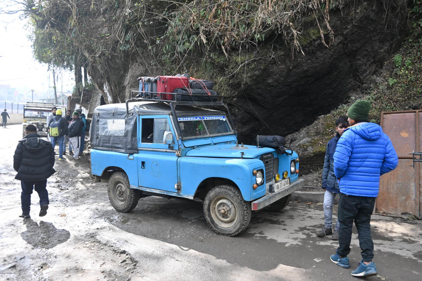 Land Rover dùng để chở trà ở Ấn Độ. Ảnh: Shail Desai.