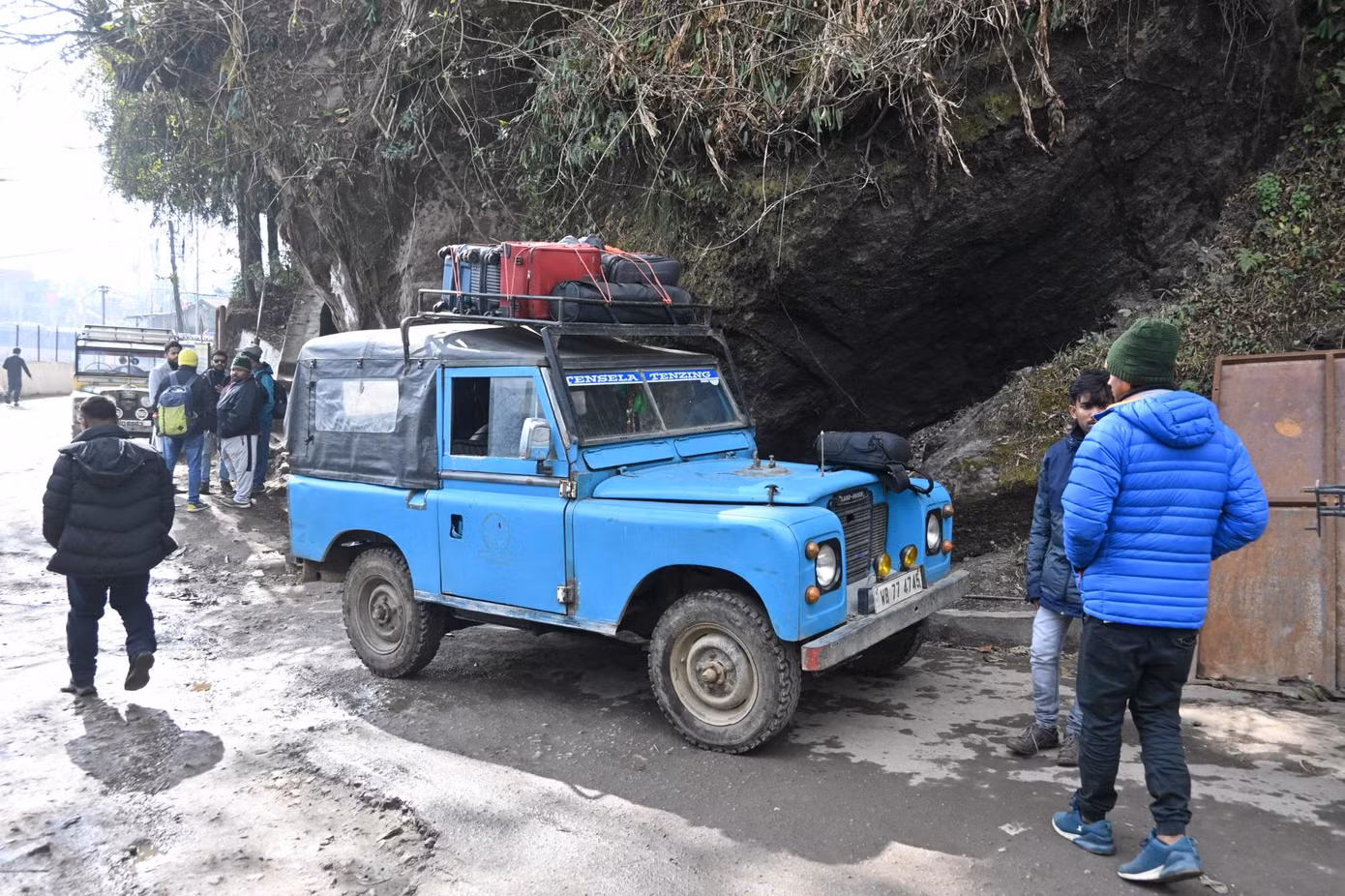 Land Rover dùng để chở trà ở Ấn Độ. Ảnh: Shail Desai.