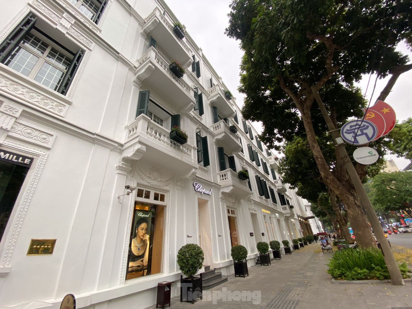 Sofitel Legend Metropole Hanoi là khách sạn 5 sao lâu đời nhất ở Hà Nội khi được 2 nhà đầu tư người Pháp xây dựng vào năm 1901. Do đó, kiến trúc của điểm đến này mang đậm chất cổ điển. Ảnh: An Trần.