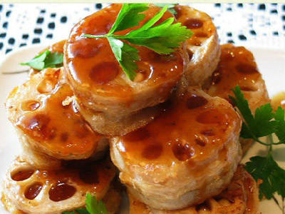 Món Á-Âu kết hợp sandwich củ sen. Ảnh: senta