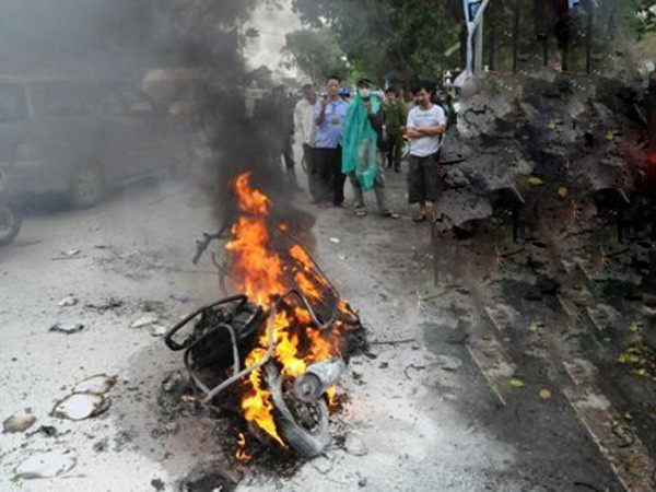 Chiếc xe Attila cháy rụi trên đường Trần Nhân Tông