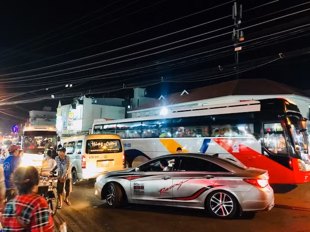 Chen chân xin lộc tại Miếu Bà Chúa Xứ Núi Sam ảnh 1