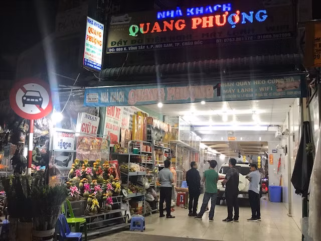 Chen chân xin lộc tại Miếu Bà Chúa Xứ Núi Sam ảnh 2