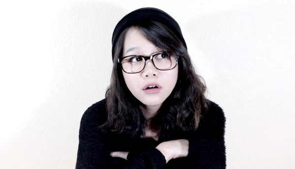 Các chàng trai thì ấn tượng ở đôi môi cong 