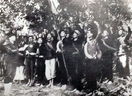 Ngày 22/12/1944 đội Việt Nam tuyên truyền giải phóng quân được thành lập do Đại tướng Võ Nguyên Giáp đứng đầu. Ngày 22/12/1944 đội Việt Nam tuyên truyền giải phóng quân được thành lập do Đại tướng Võ Nguyên Giáp đứng đầu