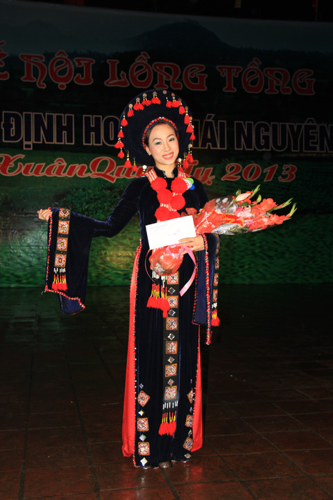 Nguyễn Thị Huyền Trang – người đoạt giải nhất cuộc thi Người đẹp biểu diễn trang phục dân tộc