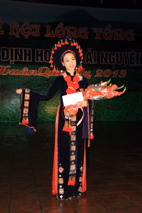 Nguyễn Thị Huyền Trang – người đoạt giải nhất cuộc thi Người đẹp biểu diễn trang phục dân tộc