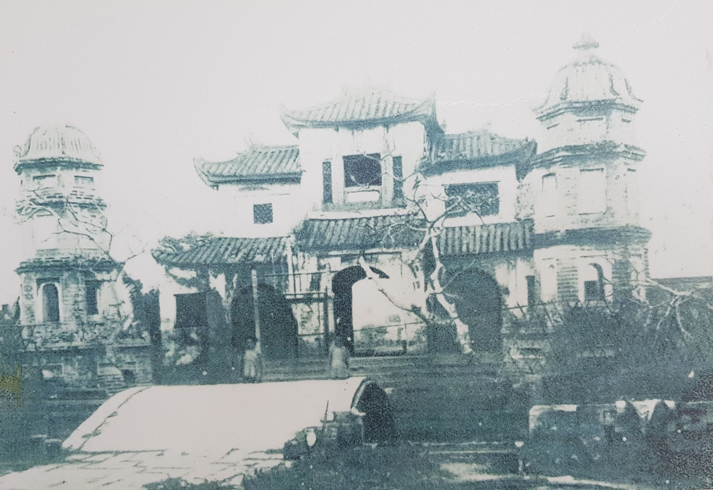 Hình ảnh quý về chùa Báo Ân bên hồ Gươm, nay không còn Hình ảnh quý về chùa Báo Ân bên hồ Gươm, nay không còn