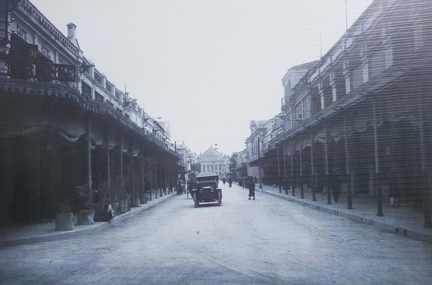 Quang cảnh phố Tràng Tiền đầu thế kỷ XX.