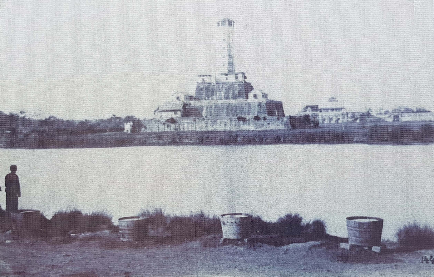 Kỳ Đài (Cột Cờ Hà Nội) được chuyển thành Tháp canh năm 1888-1891. Thời điểm này, hồ nước phía trước Kỳ Đài vẫn còn