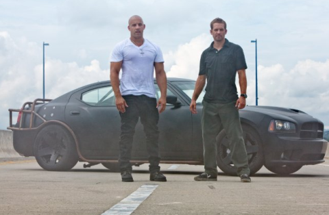 Paul Walker tiếp tục cùng với Vin Diesel gặt hái được thành công lớn trong Fast Five. Paul Walker tiếp tục cùng với Vin Diesel gặt hái được thành công lớn trong Fast Five