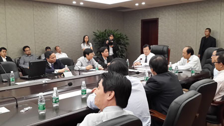 Bộ trưởng Bộ Xây dựng Trịnh Đình Dũng trong buổi làm việc cùng tỉ phú Dương Quốc Cường