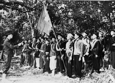 Đại tướng Võ Nguyên Giáp đọc Quân lệnh số I Quyết định thành lập đội Việt Nam tuyên truyền Giải Phóng quân (22/12/1946)