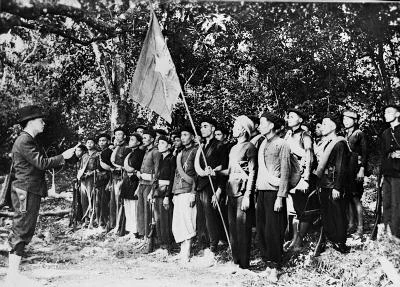 Đại tướng Võ Nguyên Giáp đọc Quân lệnh số I Quyết định thành lập đội Việt Nam tuyên truyền Giải Phóng quân (22/12/1946)