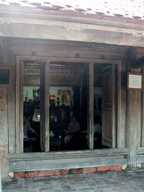 Cửa của ngôi nhà là cửa bướm