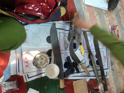 Các loại vũ khí thu được tại sới