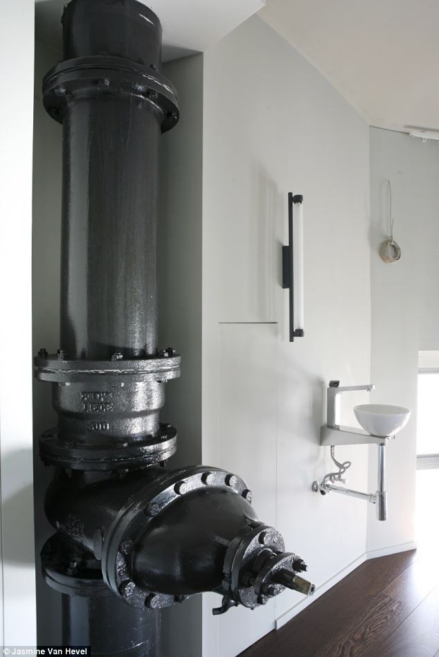 Ống dẫn nước của tòa nhà. Ống dẫn nước của tòa nhà