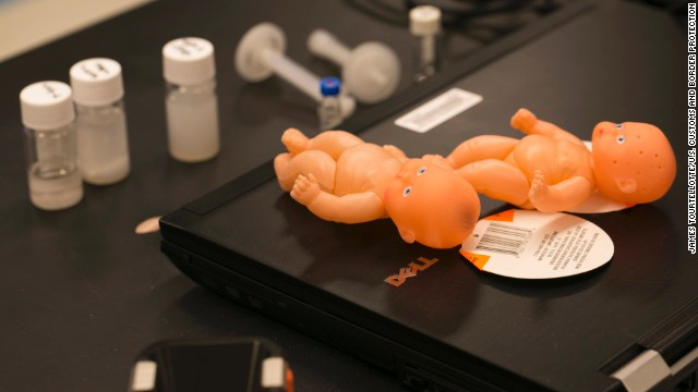 Khoảng 200.000 búp bé nhựa đã bị tịch thu. Khoảng 200.000 búp bé nhựa đã bị tịch thu