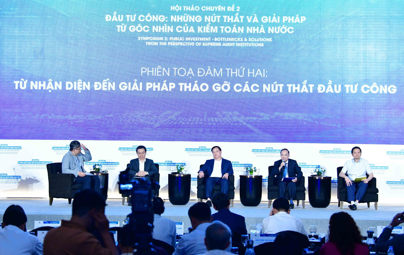 Các đại biểu tham dự phiên tọa đàm.