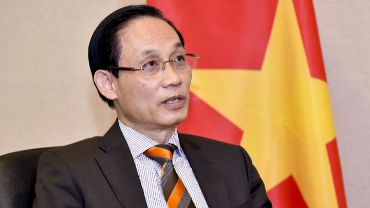 Ông Lê Hoài Trung, Uỷ viên Trung ương Đảng, Trưởng ban Đối ngoại Trung ương giữ chức Uỷ viên Ban Bí thư Trung ương Đảng khoá XIII. Ông Lê Hoài Trung, Uỷ viên Trung ương Đảng, Trưởng ban Đối ngoại Trung ương giữ chức Uỷ viên Ban Bí thư Trung ương Đảng khoá XIII.